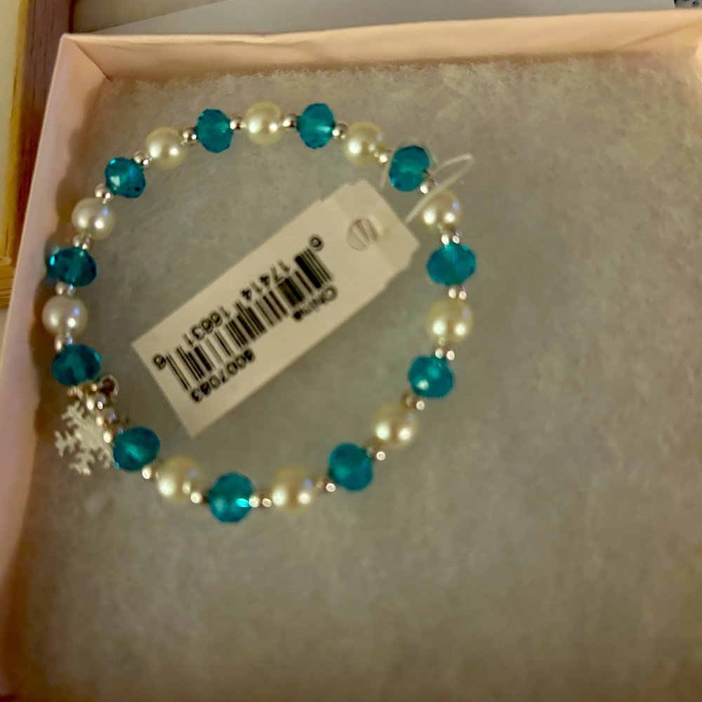 Stretch casual small (fits slim
wrist) blue and silver design